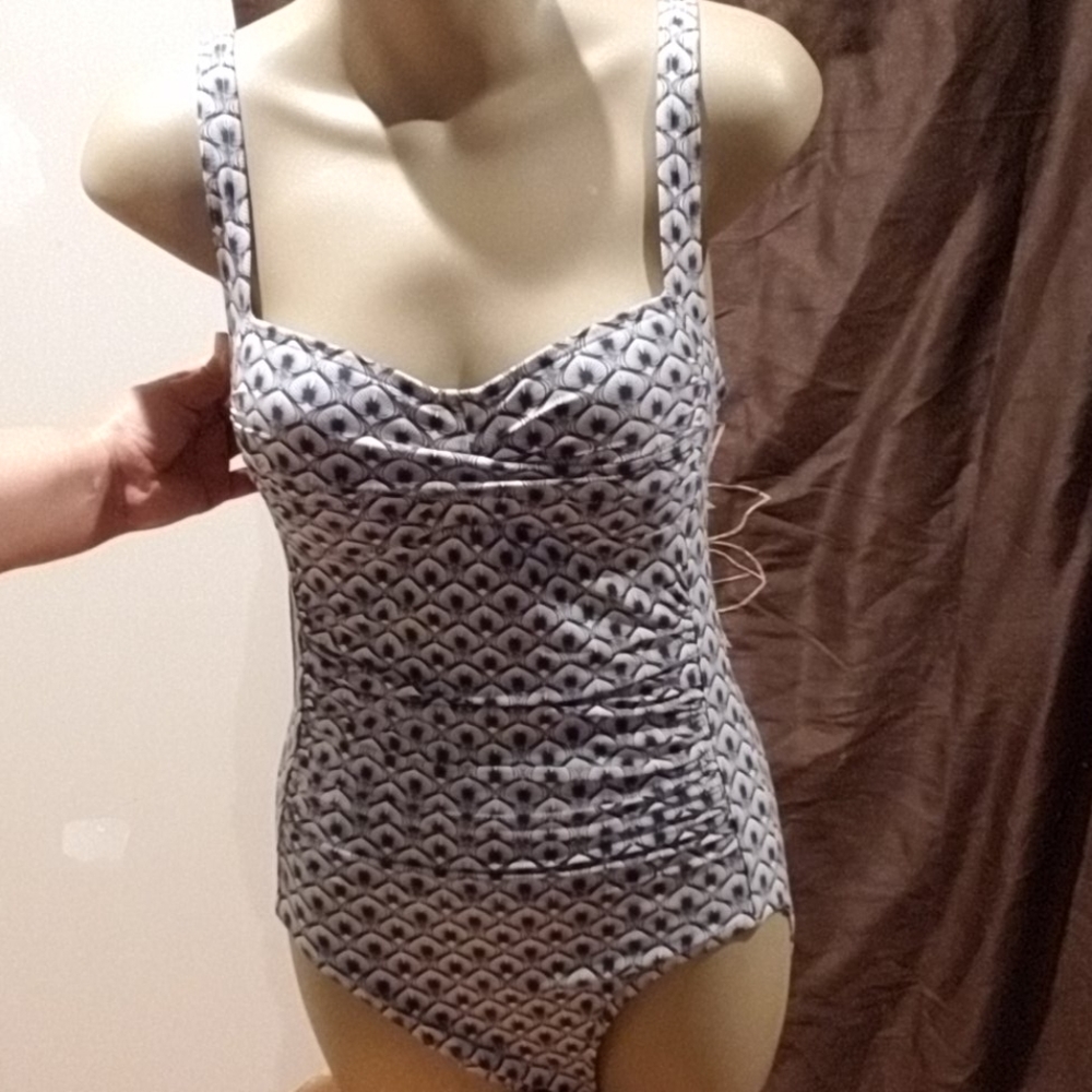 Bond-eye swimsuite